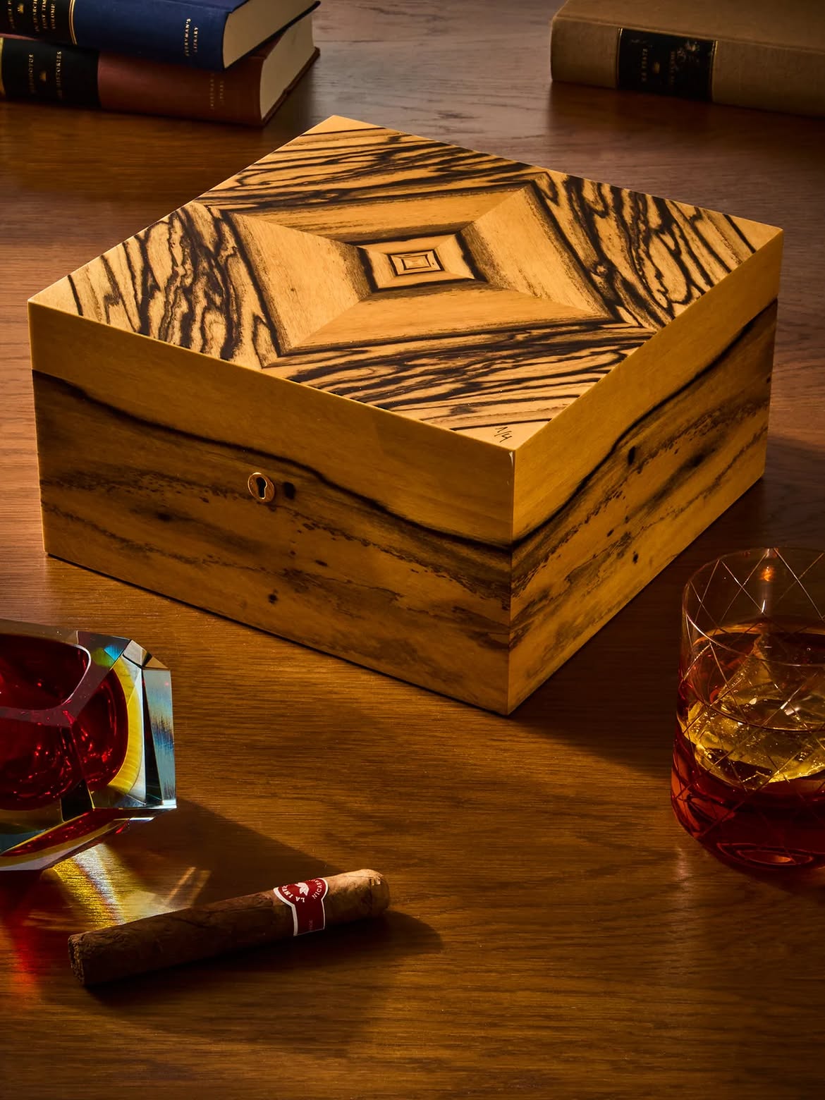 Luxury Tablet: The Secrets of Precious Craftsmanship 3 Elie Bleu et la culture de lobjet precieux Tabletier de luxe les secrets dun artisanat precieux Modalova