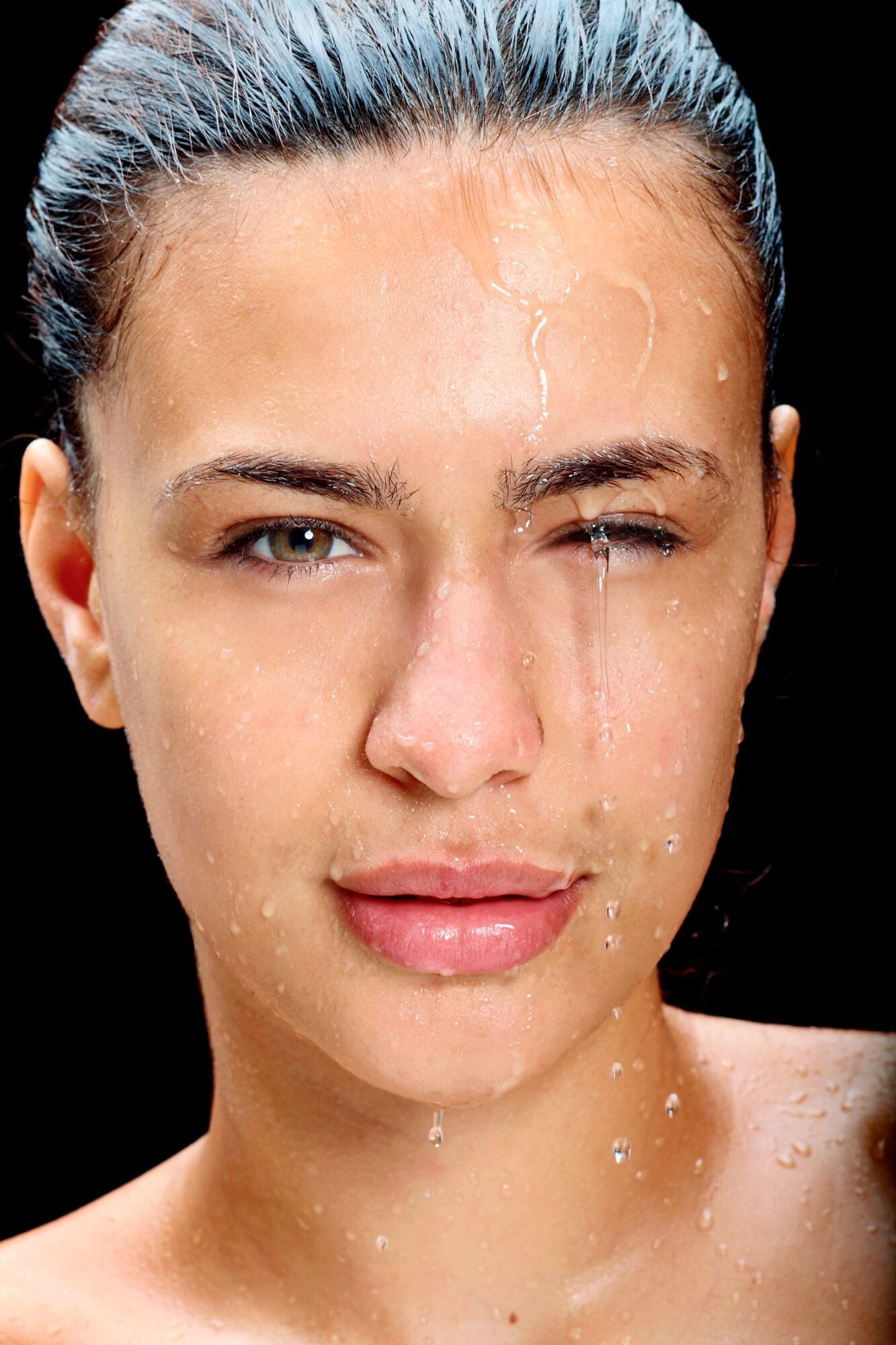 The Perfect Skin Before the Evening Gown 3 Le rituel du jour J avant le maquillage La peau parfaite avant la robe du soir Modalova
