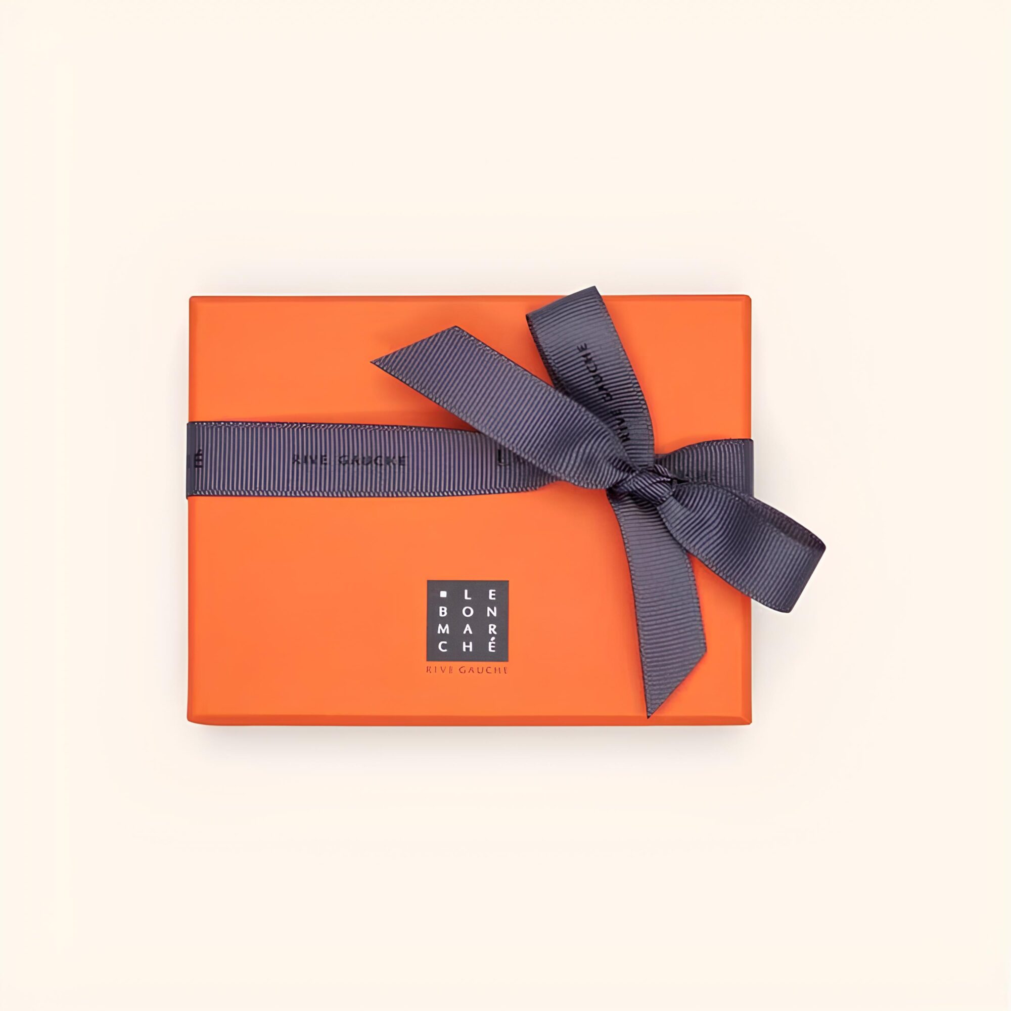 La carte cadeau adopte les codes du luxe Quand les grandes maisons reinventent la carte cadeau Modalova