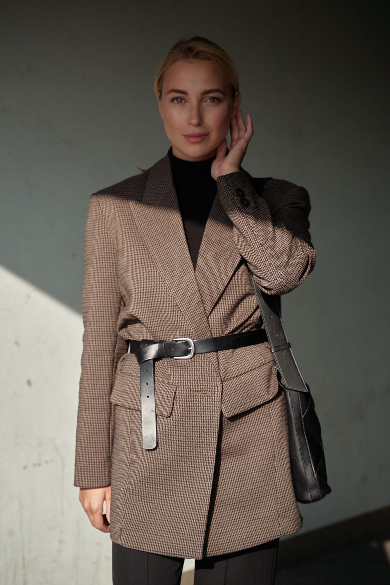 This winter, the women's blazer changes proportions 3 Des epaules affirmees aux volumes oversize Cet hiver le blazer pour femme change de proportions Modalova