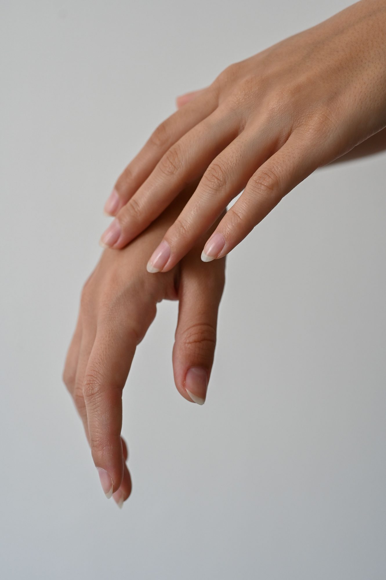 The routine for natural and well-groomed nails 2 Des ongles naturels qui redefinissent la manucure chic La routine pour des ongles naturels et soignes Modalova