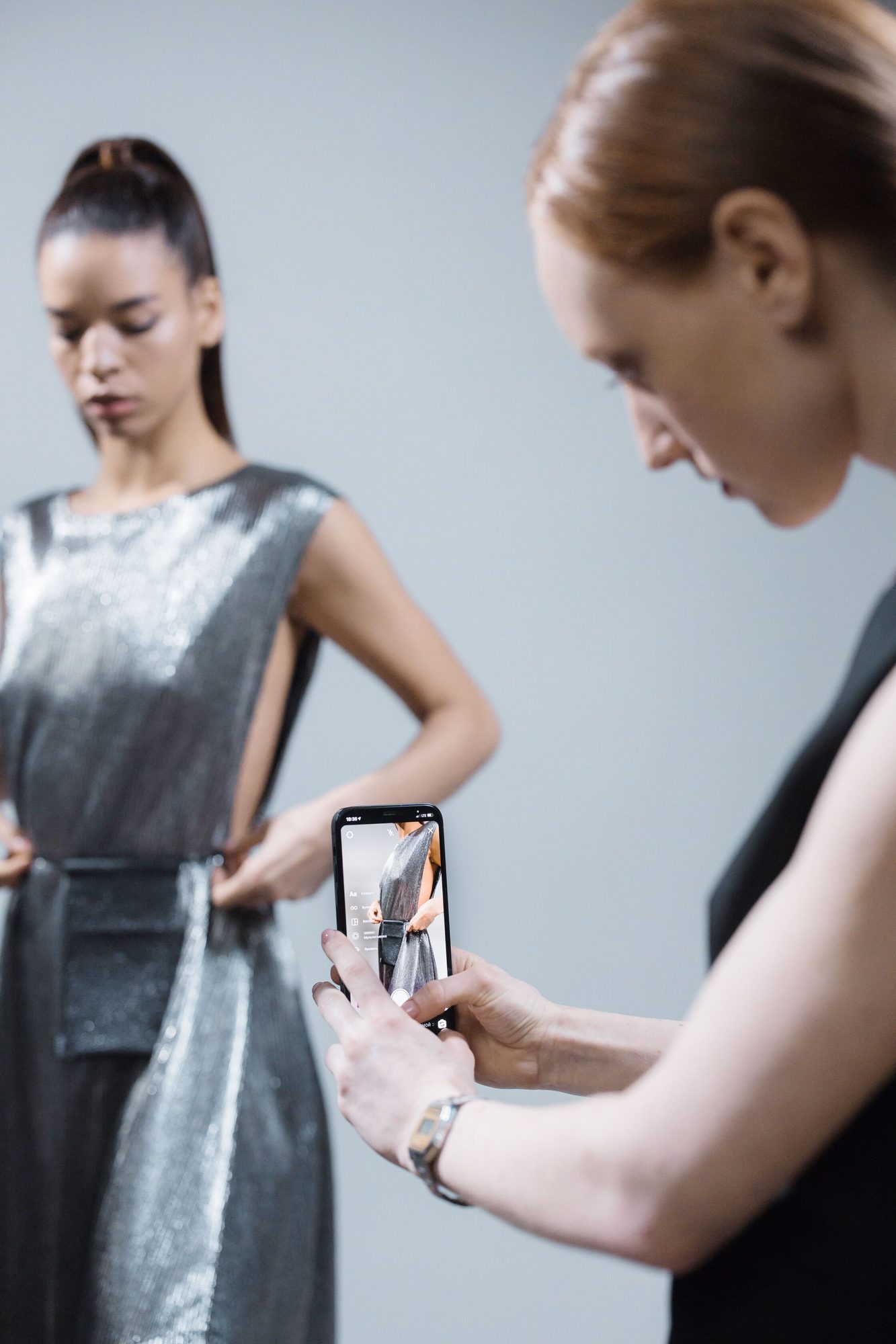 Dressing Digital: Apps to Rethink Your Wardrobe 4 Revendre son dressing sans negliger sa securite numerique Dressing digital les applications pour repenser sa garde robe Modalova 1