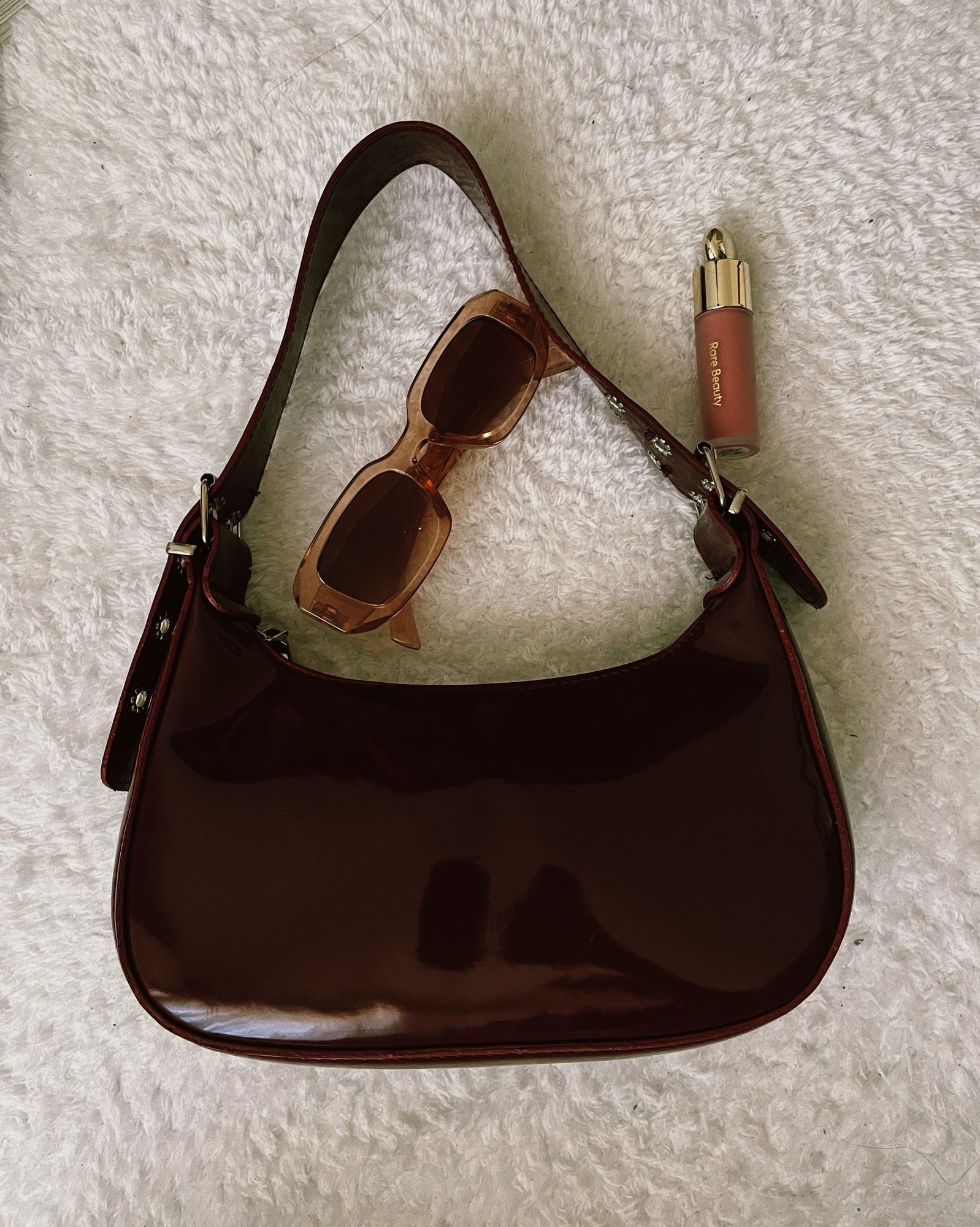 How to create a Y2K capsule wardrobe 7 Let accessories define the look How to create a Y2K capsule wardrobe Modalova